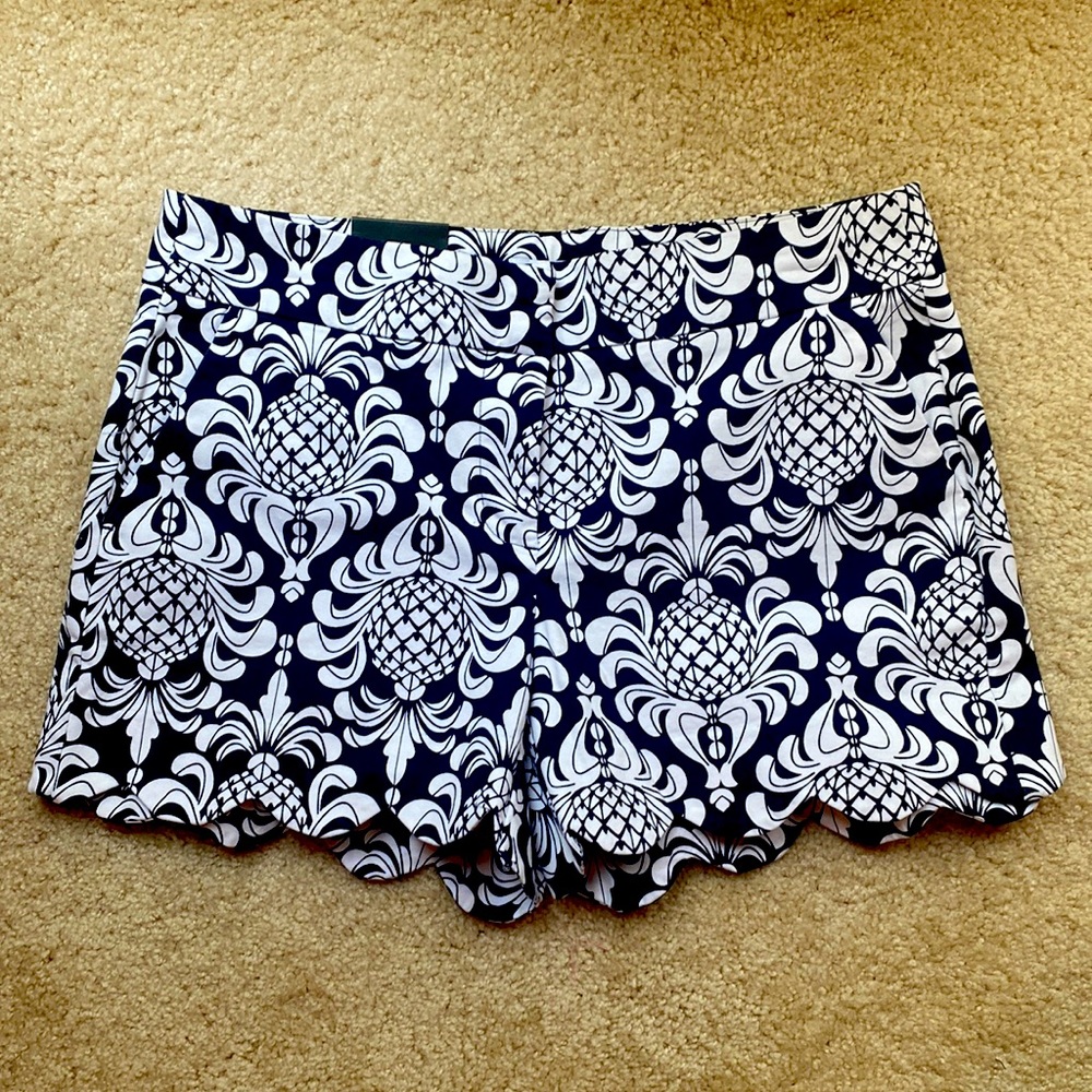 *NEW/NEVER WORN* crown & ivy shorts